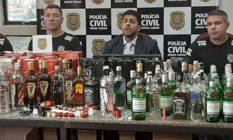 PC prende homem que falsificava e adulterava garrafas de gin, whisky e vodka  - Polícia Civil/ divulgação 