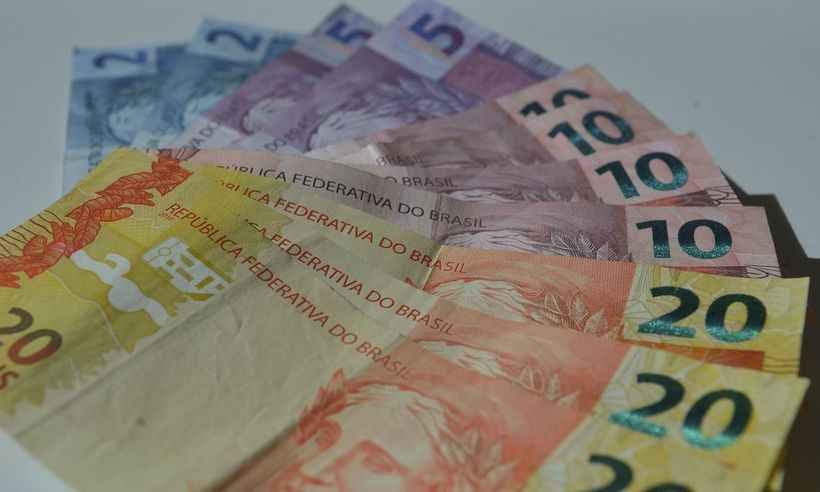 Governo reduz para R$ 1.031 estimativa de salário mínimo para 2020 - Agencia Brasil
