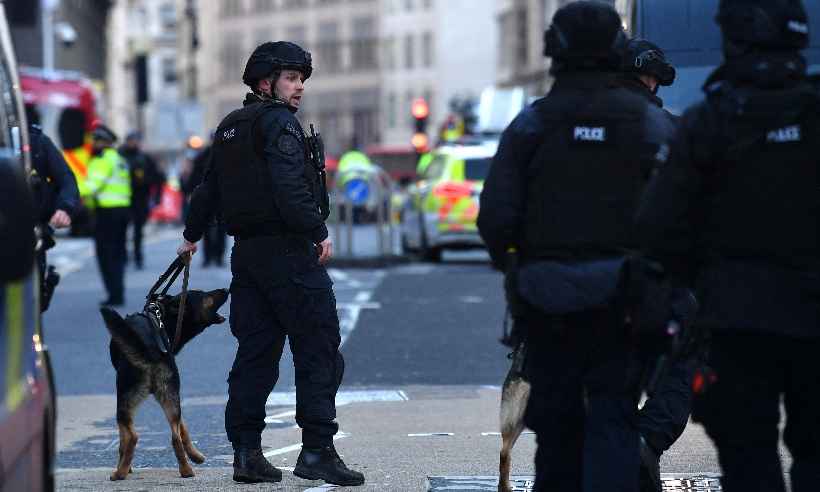 Várias pessoas são feridas em ataque com faca em Londres; há um preso - Ben STANSALL / AFP