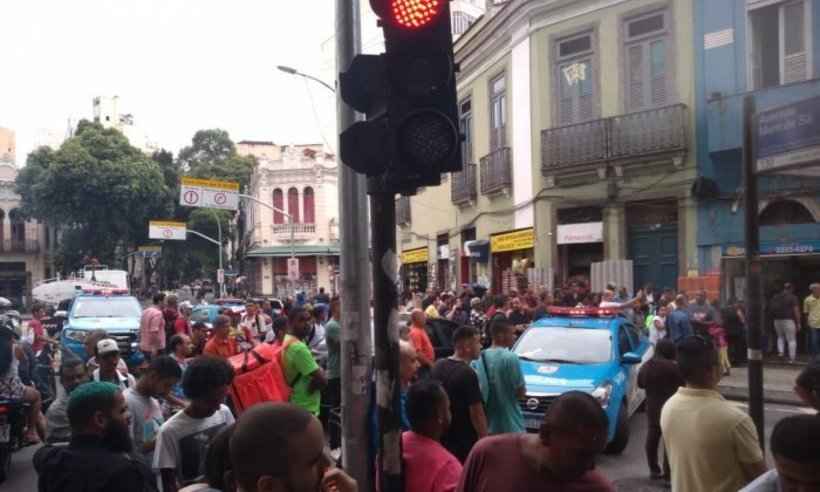 Homem faz cinco reféns em bar da Lapa - Reprodução/Twitter