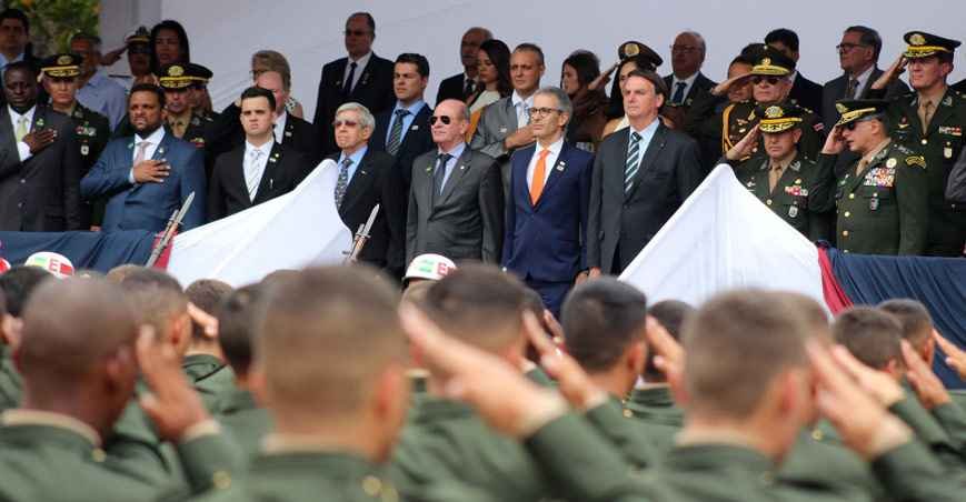 Bolsonaro diploma sargentos em Minas - Pakito Varginha/Futura Press/Estadão Conteúdo