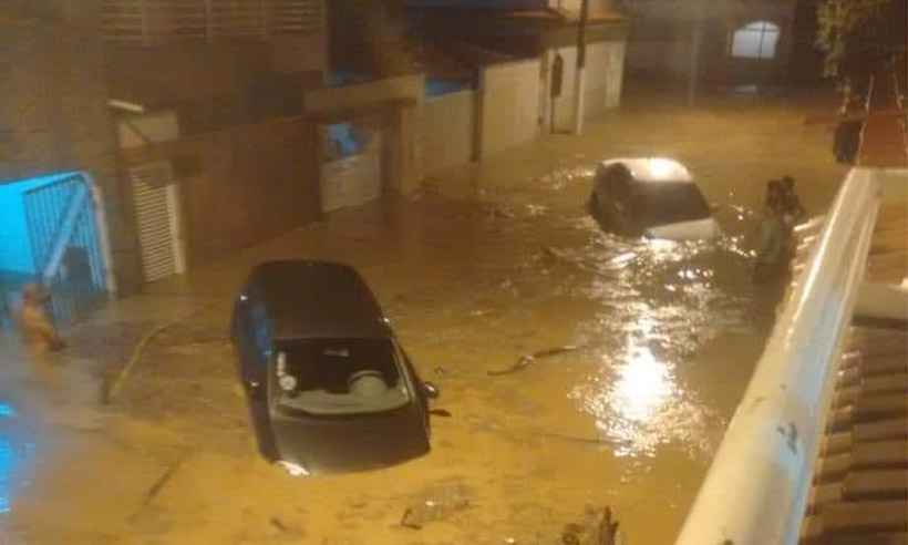 Ao menos nove municípios decretam situação de emergência pela chuva em Minas - Reprodução da internet/Facebook