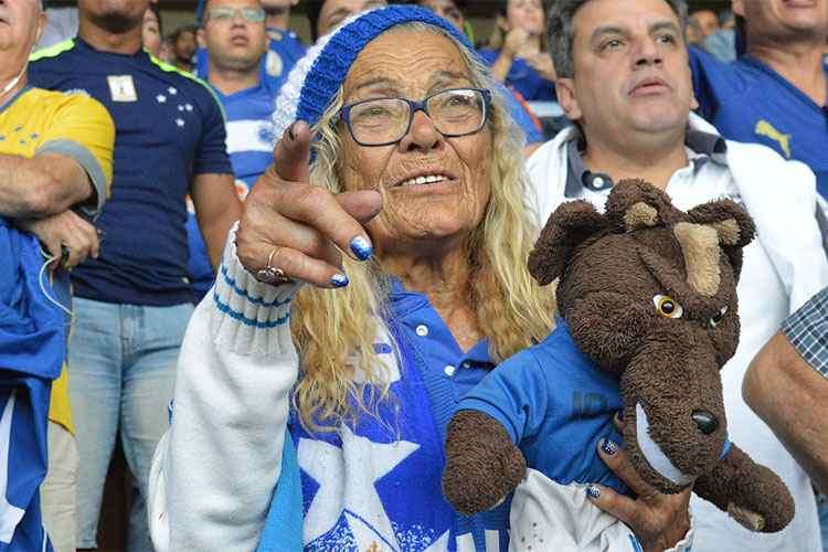 Torcedora icônica do Cruzeiro, Salomé é agredida por torcedores do Atlético em Betim -  Bruno Furtado/EM/DA Press