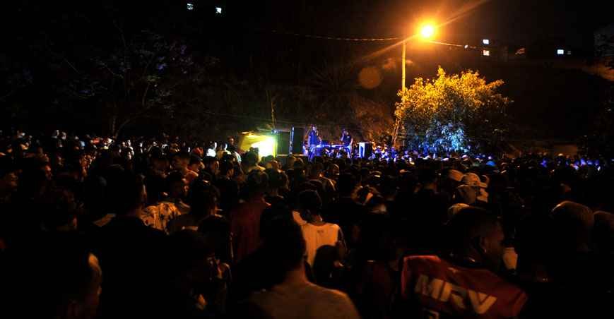 Aglomerado da Serra leva baile funk legalizado a Paraisópolis - Alexandre Guzanshe/EM/D.A Press
