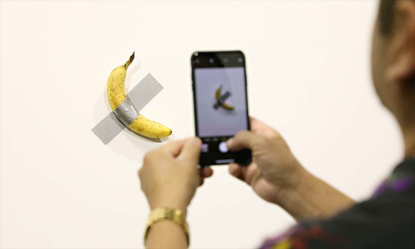 'Esperei ficar com fome', conta artista que comeu banana de 120 mil dólares - Cindy Ord / GETTY IMAGES NORTH AMERICA / AFP
