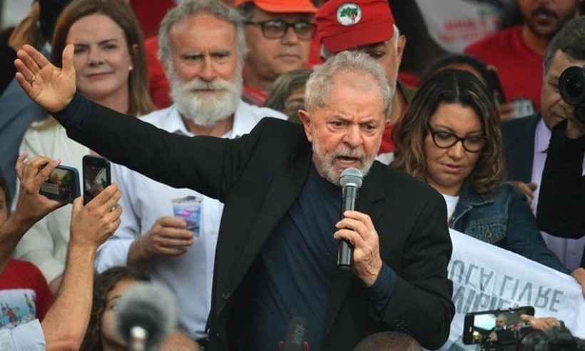 Lula critica Lava-Jato e diz que procuradores perseguem sua família - Carl de Souza/AFP