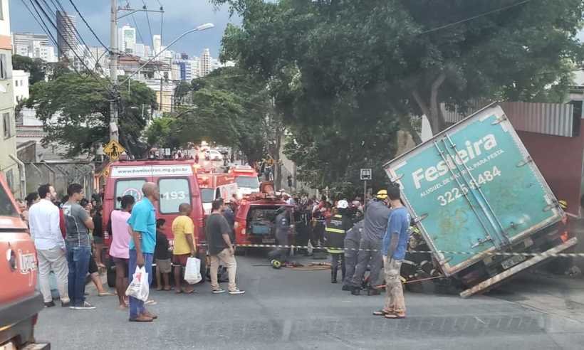 Caminhão bate e uma pessoa fica ferida no Bairro Serra  - Redes sociais/ reprodução 