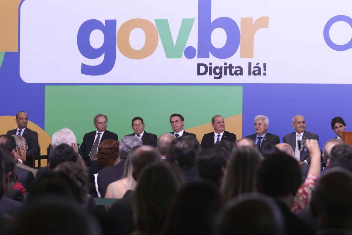 Mais de 500 serviços do governo já podem ser acessados pelo celular - Valter Campanato/Agência Brasil