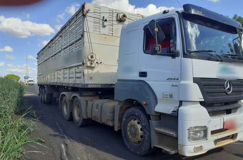 Com cachaça na boleia, caminhoneiro é flagrado com o maior índice de embriaguez do ano em Minas  - PRF/Divulgação