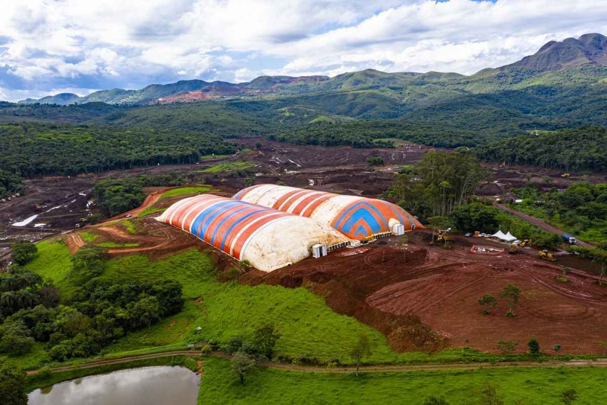 Tendas para proteger buscas de bombeiros em Brumadinho são liberadas para uso - Divulgação/Vale