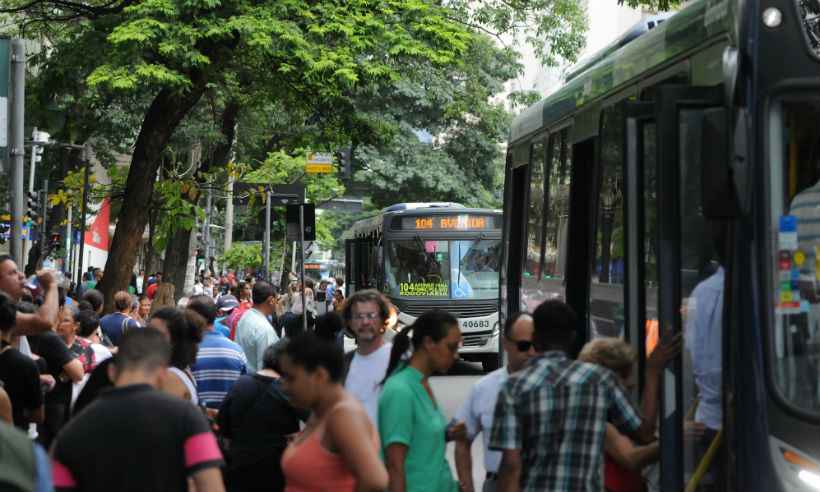 Kalil não vai reajustar passagem de ônibus em BH; empresas prometem entrar na Justiça  -  Tulio Santos/EM/D.A Press