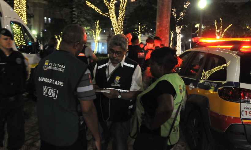 Autoridades fazem operação contra flanelinhas na Praça da Liberdade; EM flagra abordagem abusiva  - Marcos Vieira/EM/D.A Press