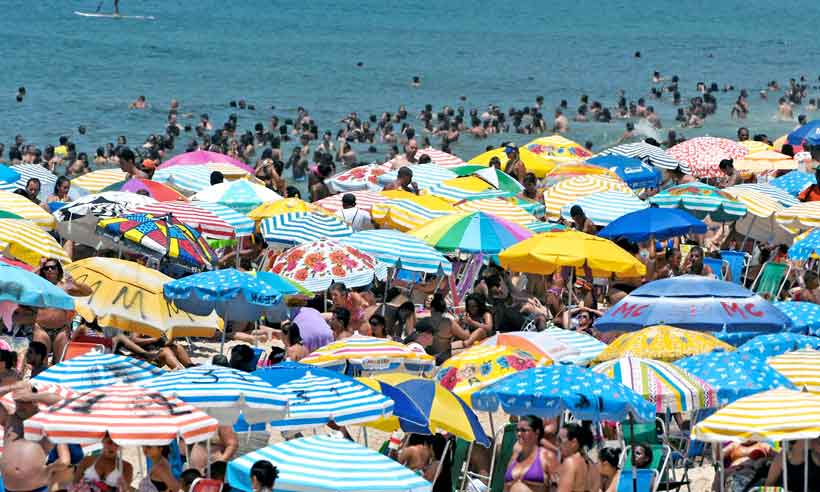 Férias pedem praia, mas também cuidado com a gramática - VANDERLEI ALMEIDA/AFP