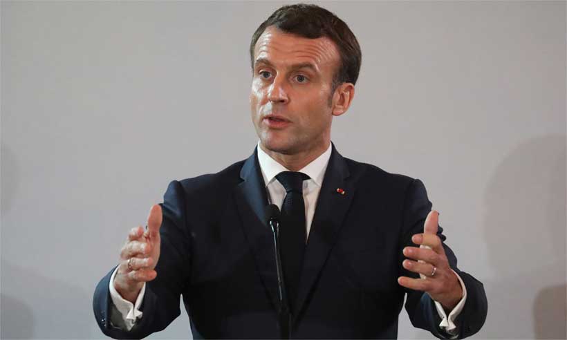 Em meio a protestos, presidente da França renuncia à pensão vitalícia - AFP / Ludovic MARIN 