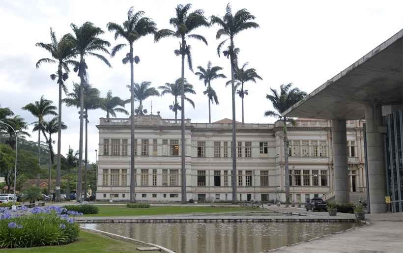 Juiz suspende decreto de Bolsonaro que exonerou servidores na UFV - Juliana Flister/i7
