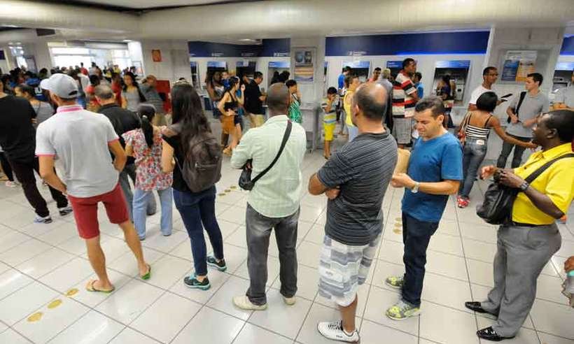 Bancos funcionam hoje e fecham nesta terça-feira e no dia 1º - Marcos Vieira/EM/D.A Press 