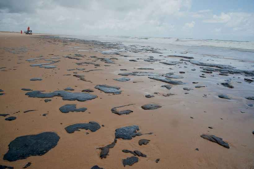 Manchas de óleo voltam a aparecer no litoral do Ceará - Adema/Governo de Sergipe
