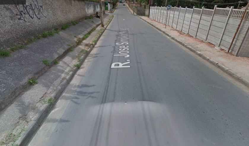Assaltante tenta roubar adolescente, tem mal súbito e morre na Pampulha - Google Street View/Reprodução