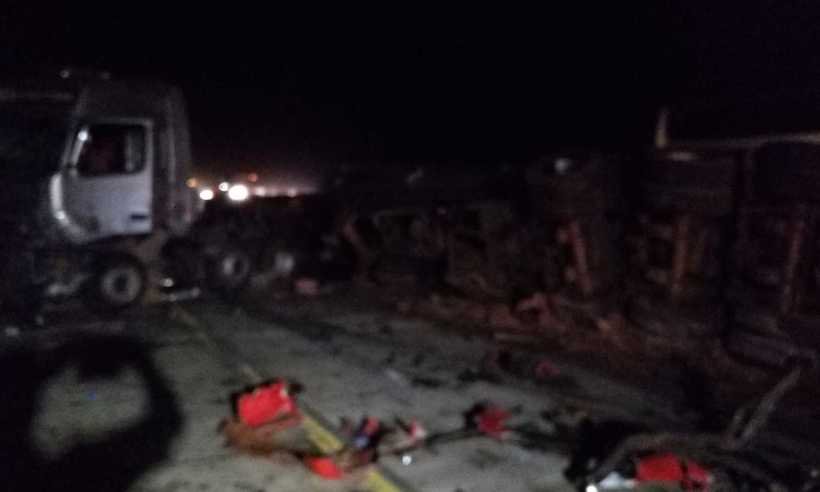 Acidente interdita BR-381 em Bom Jesus do Amparo por 16 horas - Corpo de Bombeiros/Divulgação