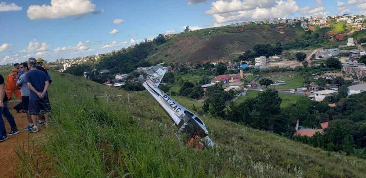 Avião com dois tripulantes cai em Juiz de Fora - Corpo de Bombeiros/Divulgação