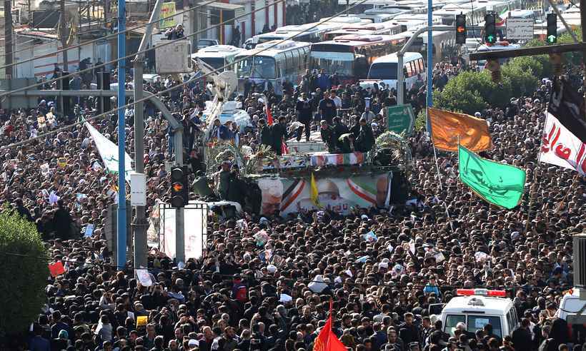 Multidão acompanha funeral de Qassem Soleimani no Irã  - FATEMEH RAHIMAVIAN / fars news / AFP

