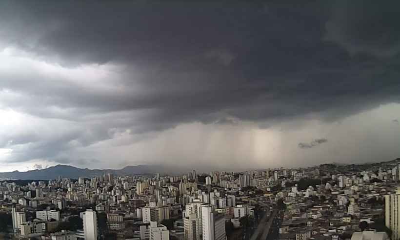 Belo Horizonte tem chuva forte e granizo nesta terça-feira - Clima Ao Vivo/Reprodução