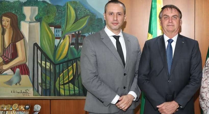 Jair Bolsonaro confirma exoneração de Roberto Alvim - Reprodução/Facebook