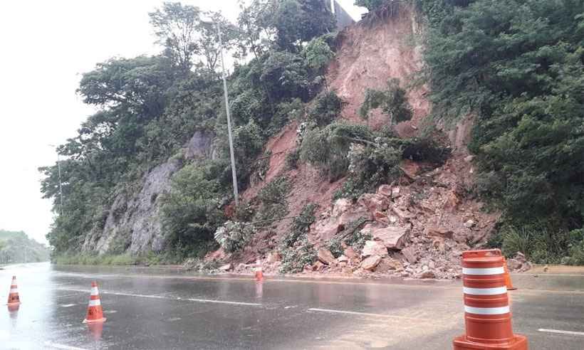Anel Rodoviário e outras estradas têm interdições por causa da chuva - Jair Amaral/EM/DA Press