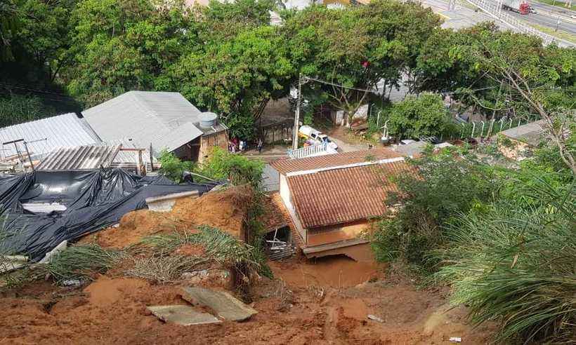 Deslizamento deixa desaparecidos no bairro Jardim Alvorada, em BH - Túlio Santos/EM/D.A Press
