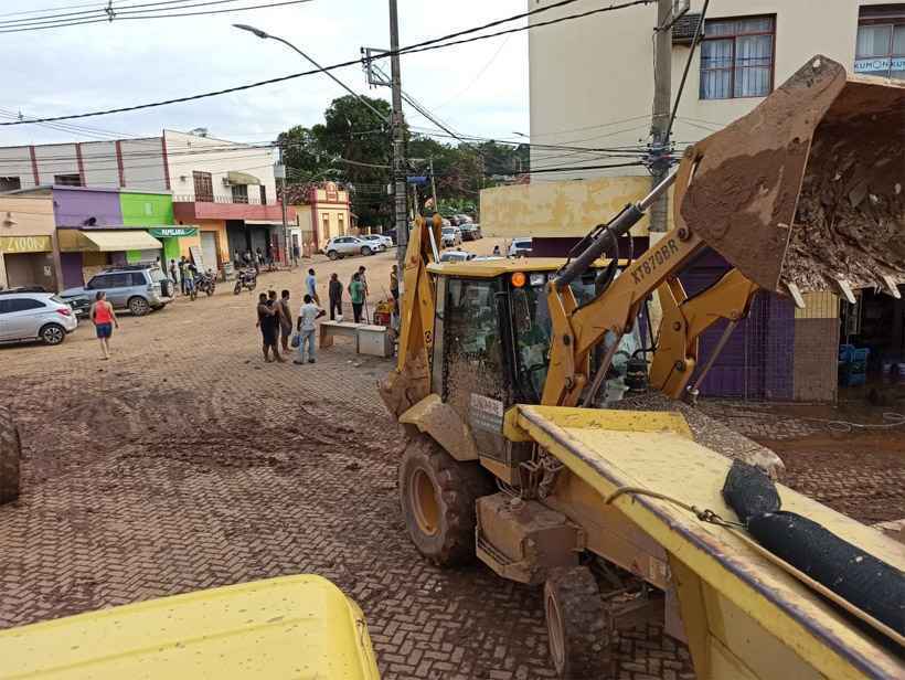 Prefeitura de Santa Luzia tenta desbloquear ruas e vacinar população após enchente  - Prefeitura de Santa Luzia/Divulgação