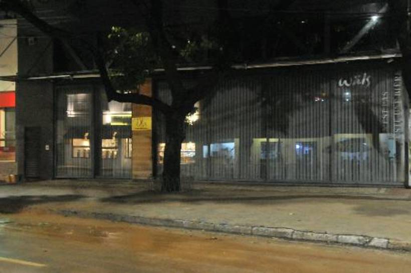 Praça Marília de Dirceu fica 'semiaberta' na noite seguinte ao temporal - Marcos Vieira/EM/D.A.Press