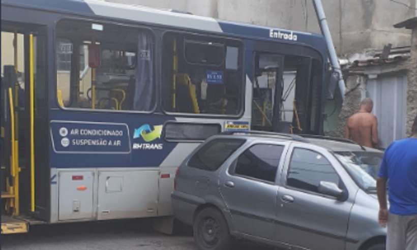 Ônibus perde freios e se choca contra muro em BH - Anderson Silva/Arquivo Pessoal