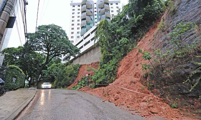 As tempestades não respeitam nada - Juarez Rodrigues/EM/D.A Press