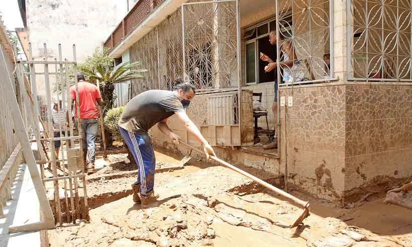 População de Sabará e Raposos arregaça as mangas e segue em frente - JAIR AMARAL/EM/D.A PRESS