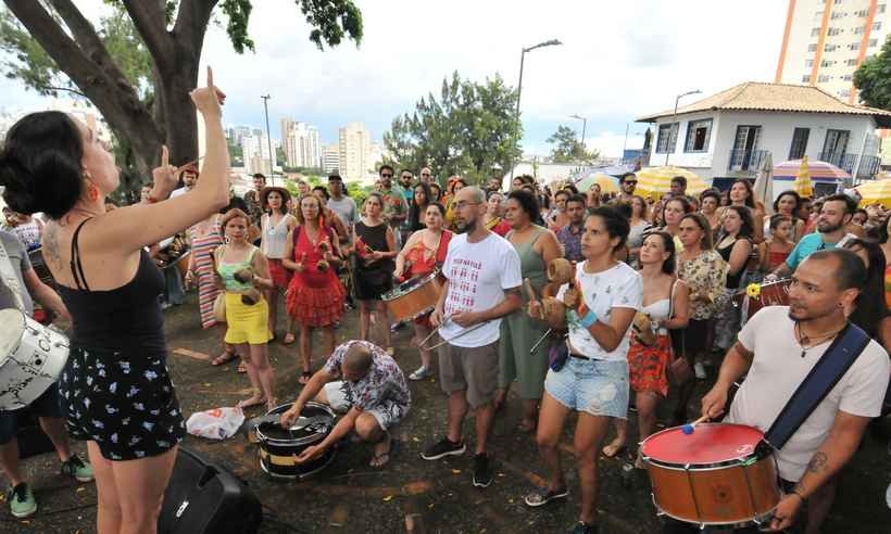 Chuva dá trégua e foliões fazem esquenta em ensaios de blocos de carnaval  - Marcos Vieira/EM/D.A Press