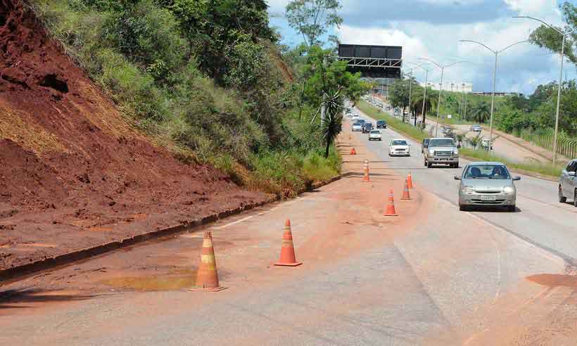 Volta às aulas é teste de paciência para motoristas e pedestres em BH - Paulo Filgueiras/EM/D.A Press