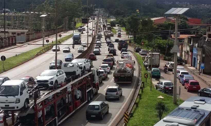 Obstáculos após as chuvas provocam congestionamento na volta às aulas em BH - Paulo Filgueiras/EM/DA Press