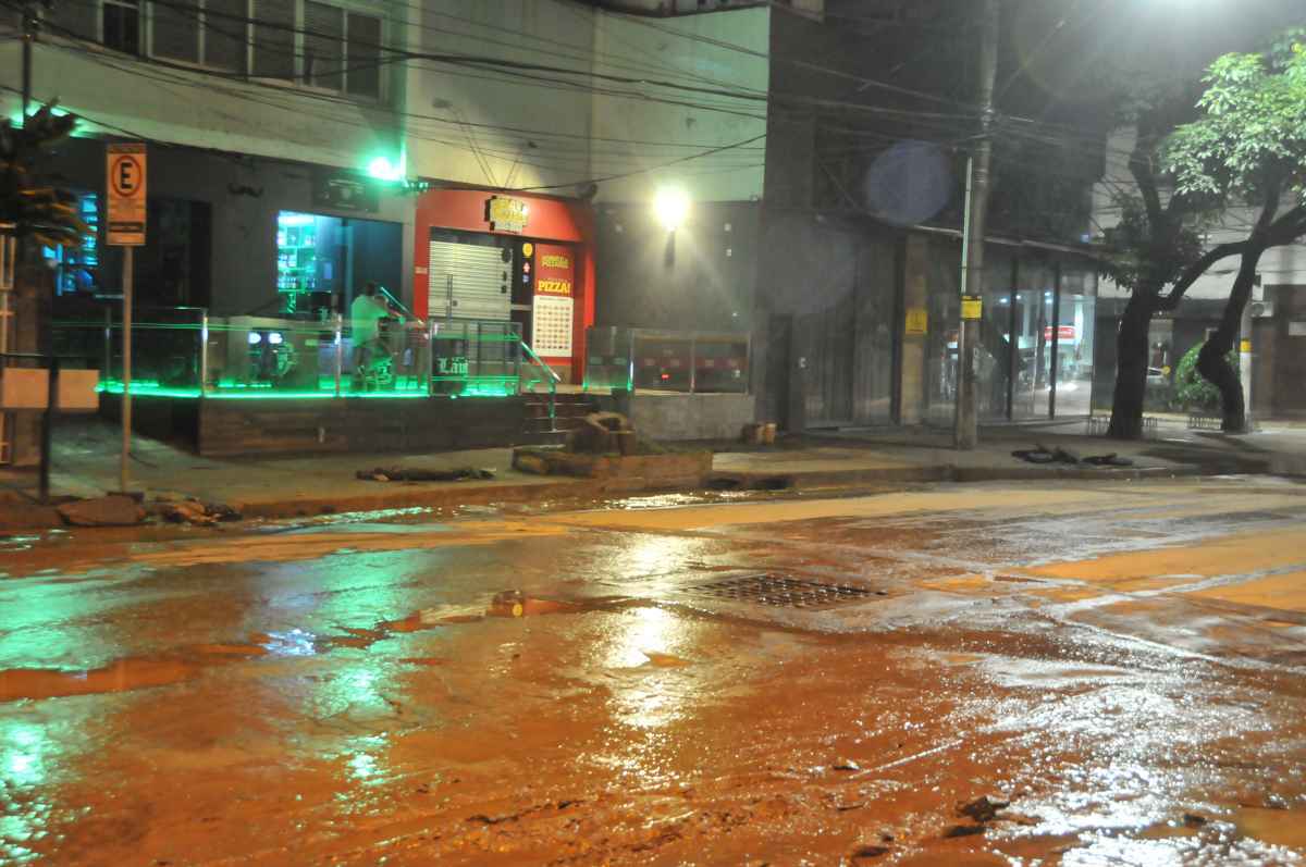 Chuva em BH: 2.500 estabelecimentos comerciais tiveram prejuízo  -  Marcos Vieira/EM/D.A Press 