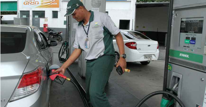 Governo ''quebra cabeça'' para baixar preço dos combustíveis - Jair Amaral/EM/D.A Press