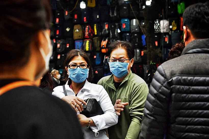 Médicos suspeitam que o coronavírus pode ser contraído pelos olhos - LILLIAN SUWANRUMPHA/Afp