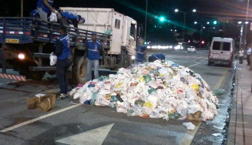 PBH multa promotora de show de Pabllo Vittar por abandonar alimentos na Praça da Estação - Reprodução/Redes Sociais