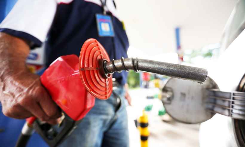 Petrobras anuncia aumento de 3% no preço médio da gasolina - Marcelo Camargo/Agência Brasil