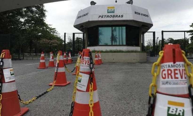Sindicatos vão indicar a petroleiros suspensão temporária de greve - Tânia Rêgo/Agência Brasil