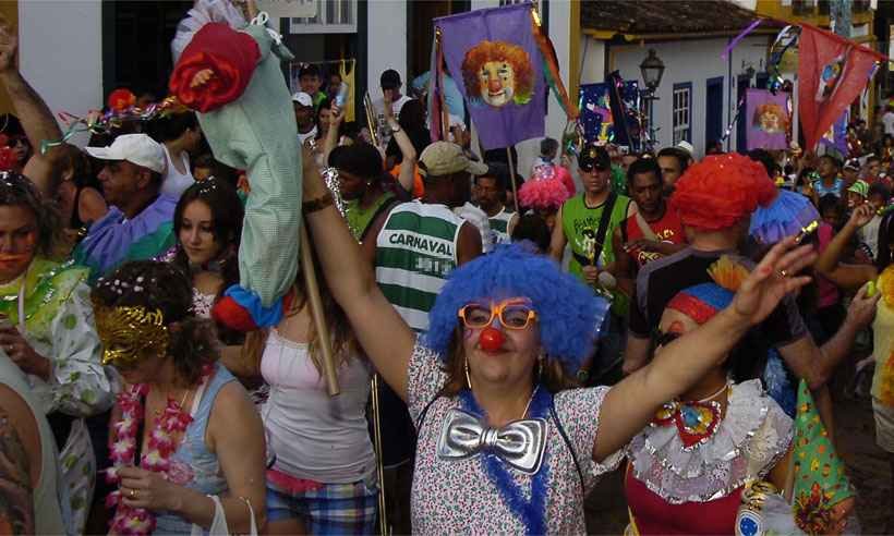 Contribuintes e a fantasia permanente de palhaço no 'carnaval fiscal' - Renato Weil/EM/D.A Press -21/02/2012