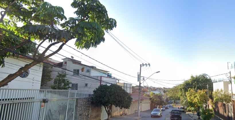 Recém saído de prisão mata tio com enxadada por máquina de cortar cabelo - Reprodução Google Streetview
