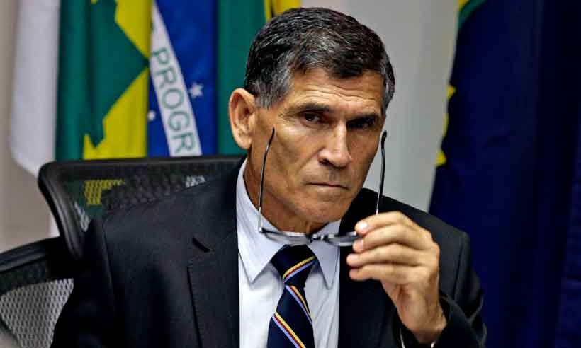 ''Tem que manter o veto'', diz general sobre emenda impositiva - Fábio Rodrigues Pozzedom/Agência Brasil