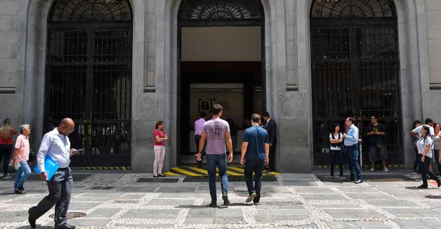 Tombo histórico  da bolsa espalha pânico e muitas dúvidas - Nelson Almeida/AFP
