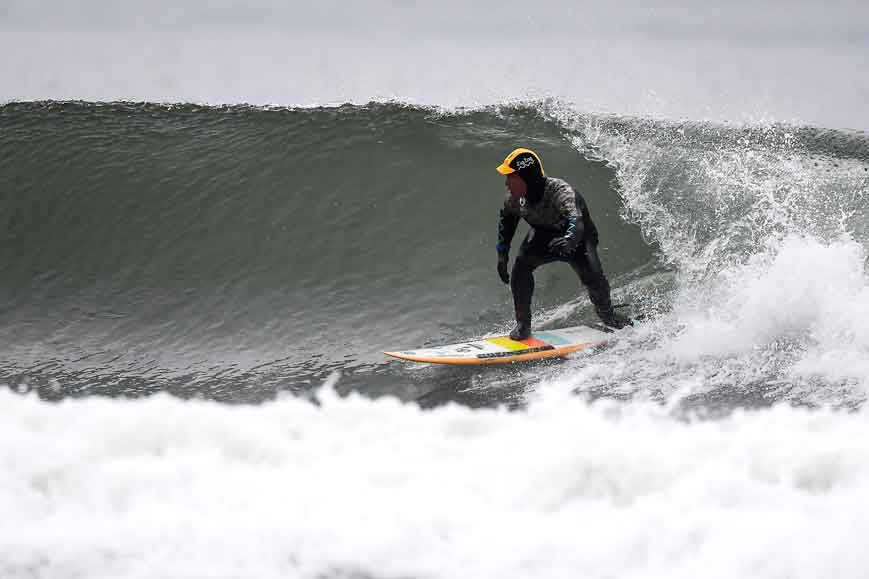 "Perdi tudo, menos o surfe" - Fotos: CHARLY TRIBALLEAU/AFP
