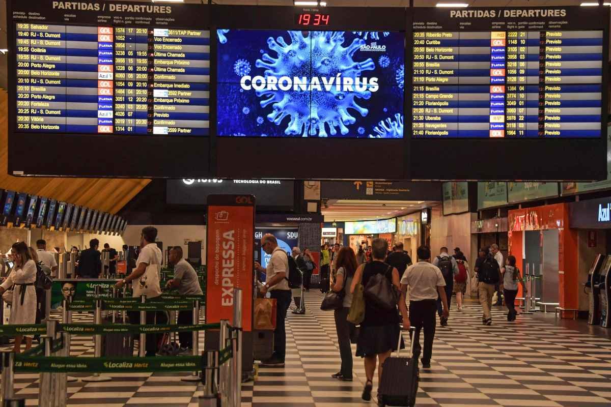 Coronavírus: Sociedade Brasileira de Infectologia diz que momento não é de pânico - Nelson Almeida/AFP