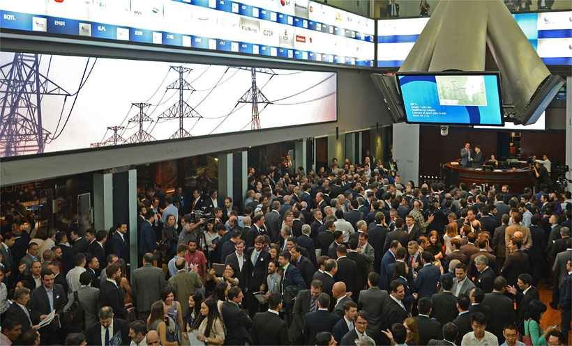 Bolsa brasileira opera em alta; dólar após subir, está em queda